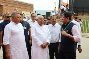 मंत्री विजय चौधरी समेत कई अधिकारी सीएम नीतीश कुमार के साथ मौजूद रहे।