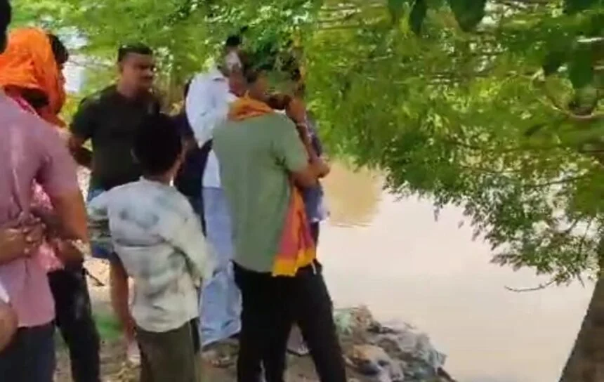 फतुहा इलाके के फतेहपुर गांव में शव मिला।