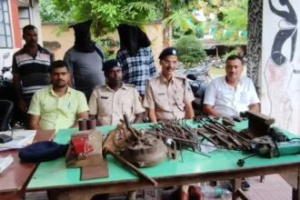 पुलिस की पीसी के दौरान दोनों आरोपी।