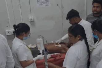 जख्मी युवक को पीएमसीएच रेफर किया गया।
