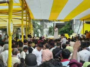 पीके की जनसभा में उमड़ी भीड़।